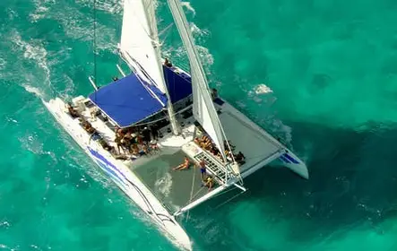 Relaxe cruzeiro de catamarã em Cambrils