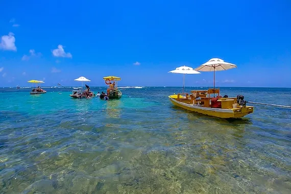 Barcos para apreciar o mar de São Miguel dos Milagres