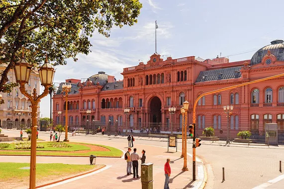Casa Rosada é a sede da presidência da republica argentina, em Buenos Aires, assim chamada pela cor aproximadamente rosa