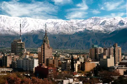 Pacote - Mendoza (Argentina) - Voo + Hotel + Ingresso a vinícola - 2025