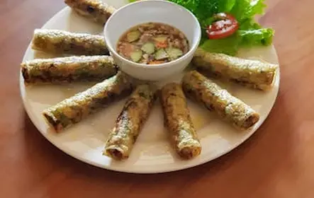 Degustação de comida com uma família local em Hanói